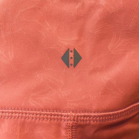 NWT Tavi Noir High Waisted 7/8 Tight in Poppy - Picture 2 of 5